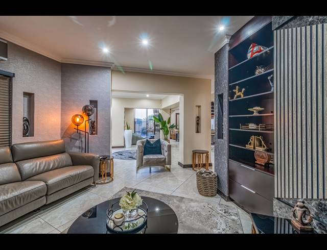4 BEDROOM CLUSTER FOR SALE IN BASSONIA